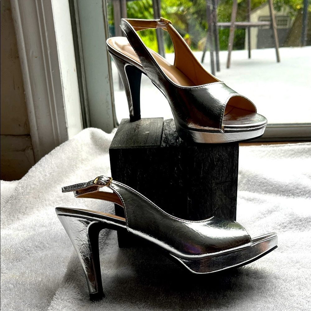 Chic Silver Peep-Toe Heels